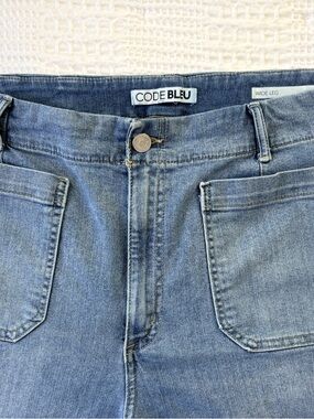 Code Bleu Women's Cropped Wide Leg Washed Denim Jeans